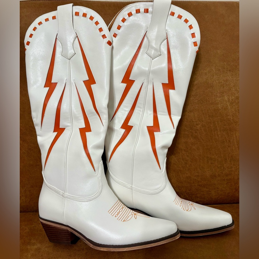 Marfa Boots Magnolia White And Orange Boots. NIB. Size 7M